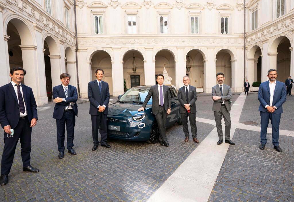 Nuova Fiat 500 integralmente elettrica: la presentazione al Palazzo del Quirinale ed a Palazzo Chigi