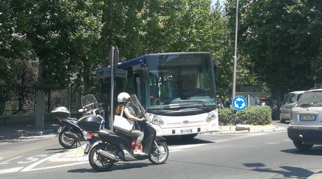 Piano di Sorrento bus in avaria in Via dei Platani