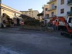 Piano di Sorrento scompare aiuola ingombrante a Piazza Mercato