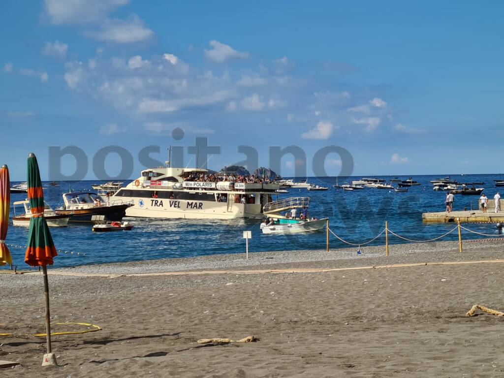 Positano. Pulizia dei Fondali con tanti sub, transennamenti e controlli della polizia municipale in spiaggia