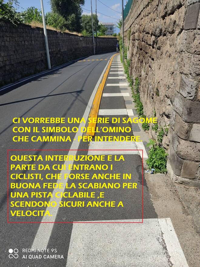 Riceviamo e pubblichiamo. Sant'agnello: "Via Iommella Grande, la corsia pedonale non è una pista ciclabile"