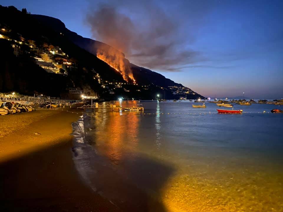 Incendio a Positano Laurito sopra San Pietro sotto Nocelle