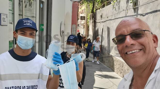 Positano mascherine distribuite dalle guardie ambientali