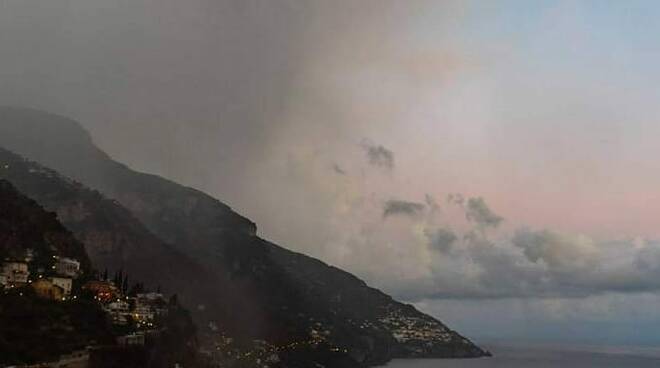 Arriva il maltempo: temporale e grandine a Positano