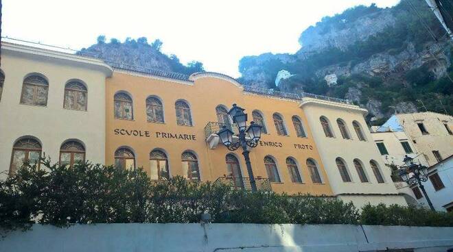 Atrani: il Comune mette a disposizione le aule dell’ex edificio scolastico “E. Proto”