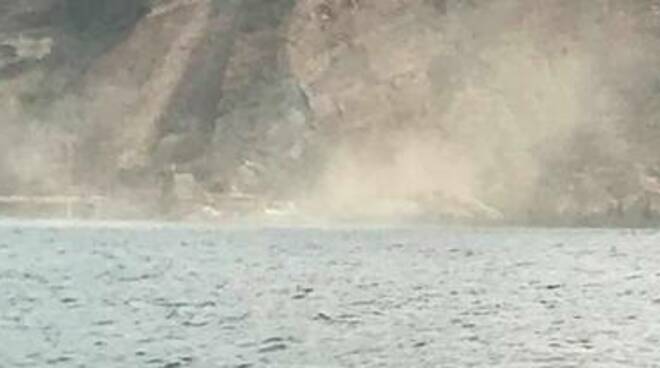 Maltempo crolla costone a Monte di Procida 