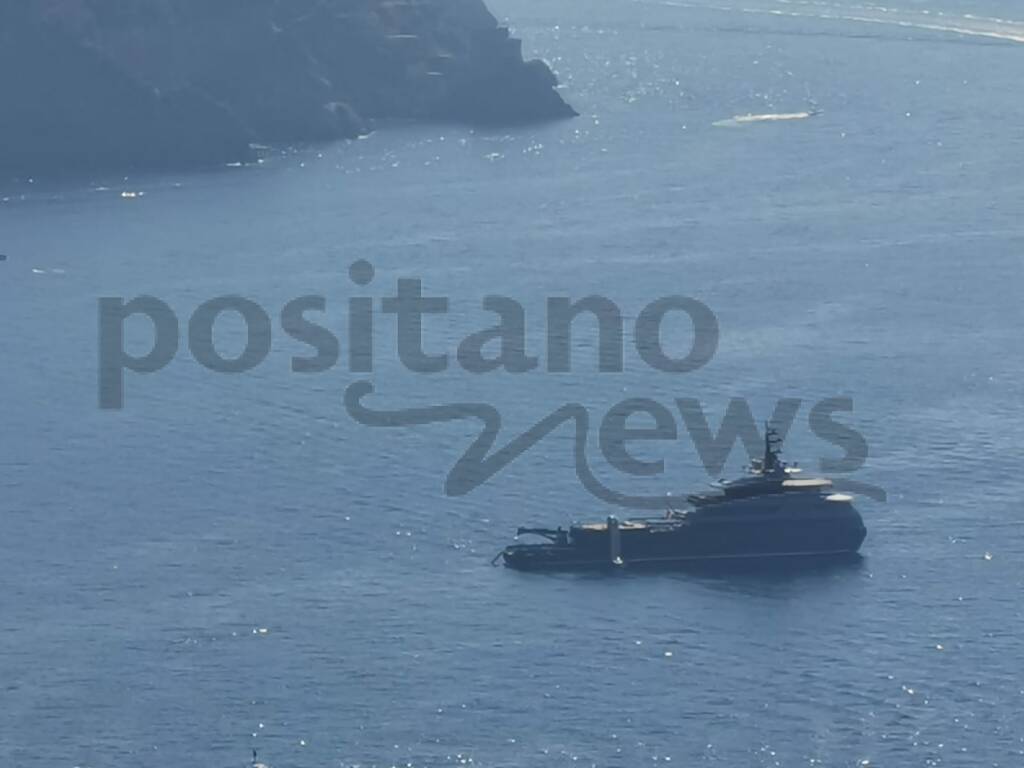 Positano, sabato 5 settembre. Yacht in mare