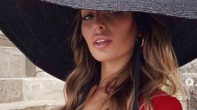 Vacanze ad Amalfi anche per Estefania Bernal, Miss Universo Argentina 2016