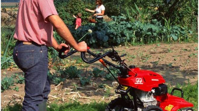 Cilento Aquara, si ferisce con la motozappa: gamba amputata all’anziano Grave incidente per un pensionato 77enne