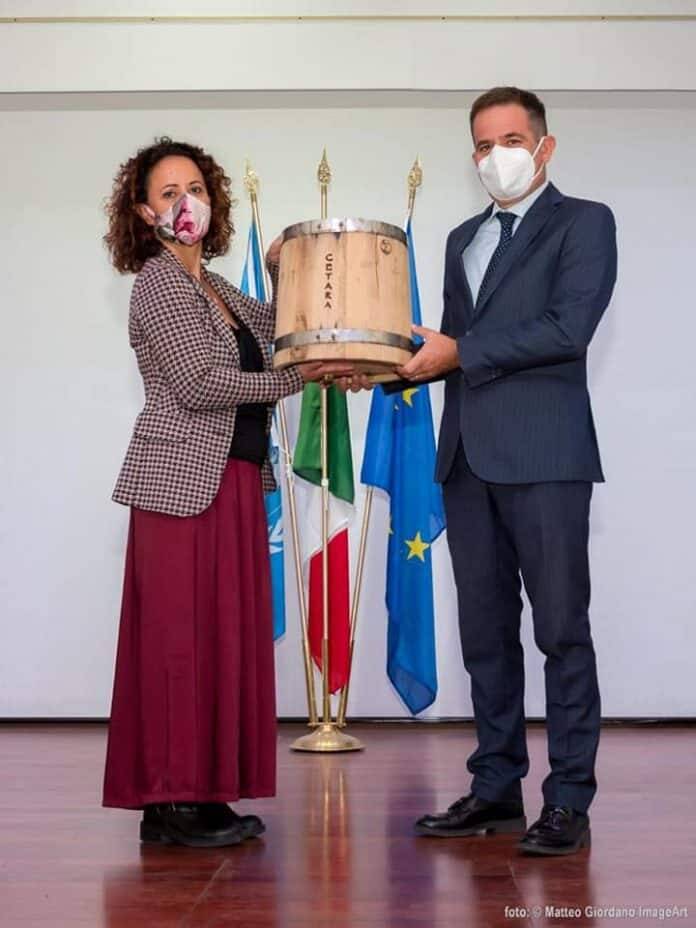Colatura di Alici di Cetara Dop: consegnato il premio al sindaco Della Monica