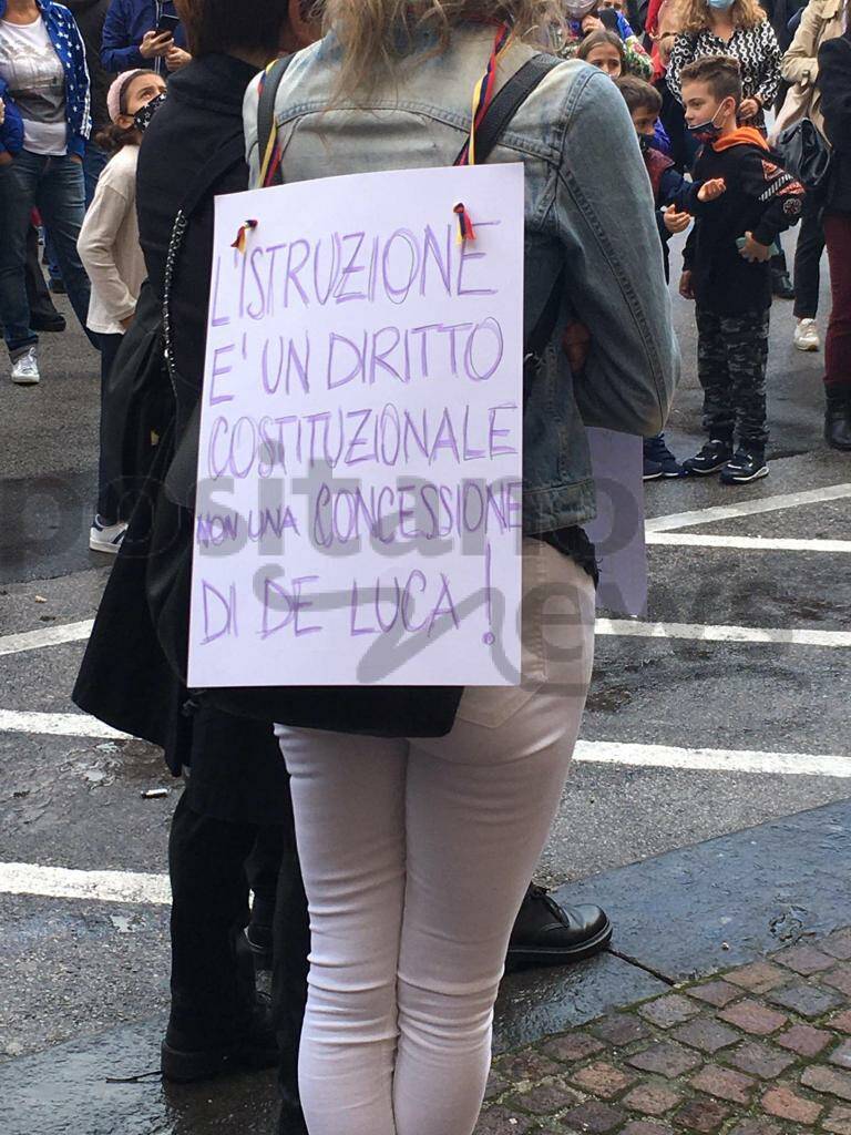 Salerno, genitori in protesta contro la chiusura scuole