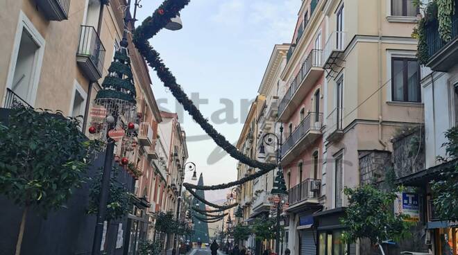 Sorrento zona rossa: quasi tutti i negozi sono chiusi