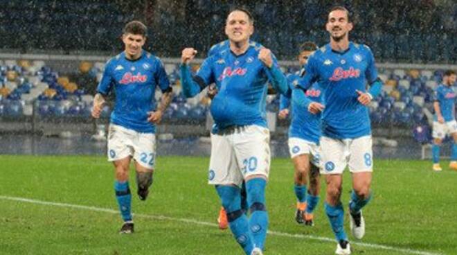 Obiettivo raggiunto! Il Napoli supera il turno e si qualifica ai sedicesimi di finale per l’Europa League.