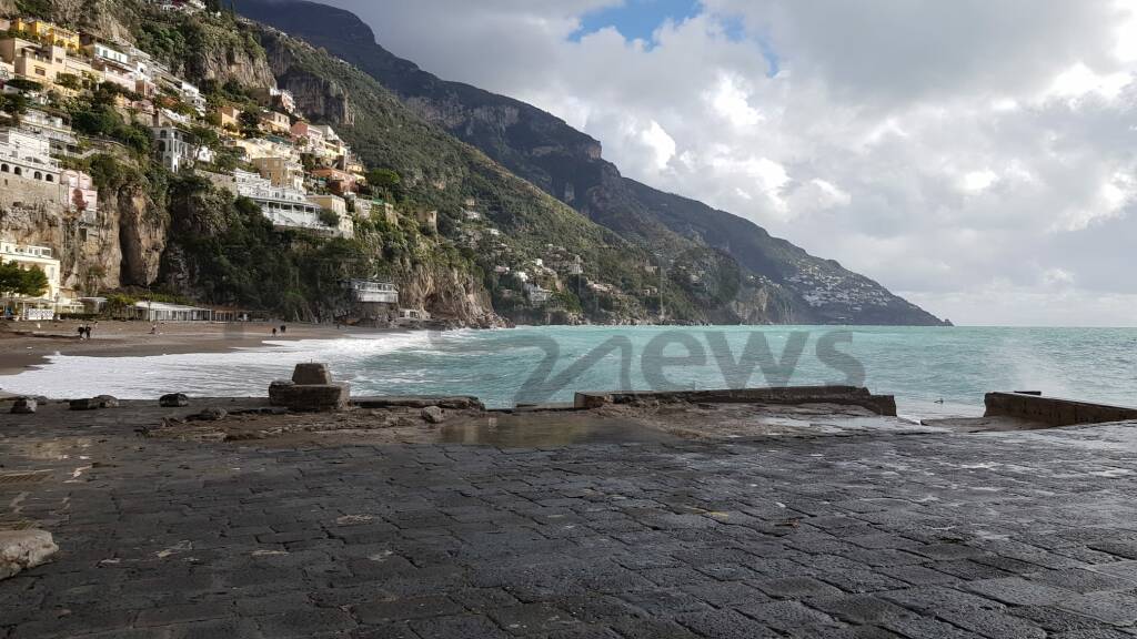 Positano, ancora danni mareggiate al molo