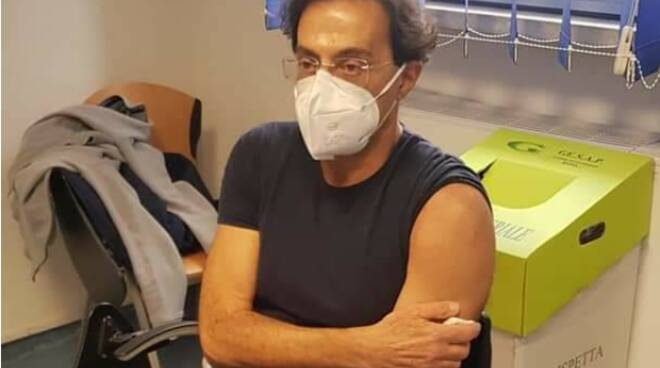 V-Day, 100 dosi anche all'Ospedale Costa d'Amalfi. Gianluca Mansi: "Poco fa il vaccino anche per il nostro presidente Franco Lanzieri"