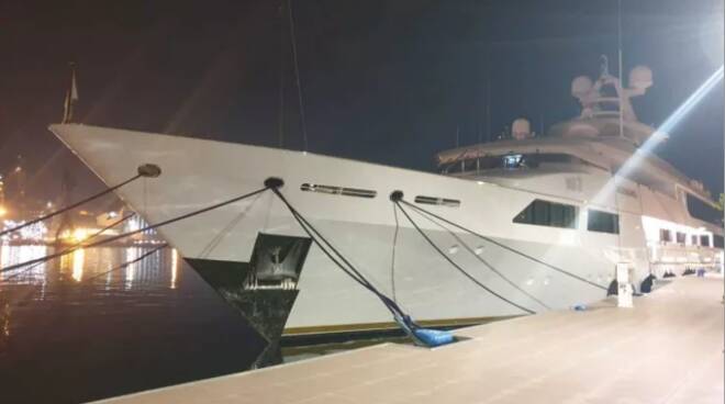 Castellammare di Stabia. Allo Stabia Main Port attracca “Le Pharaon”, il "sultano del mare" degli yacht