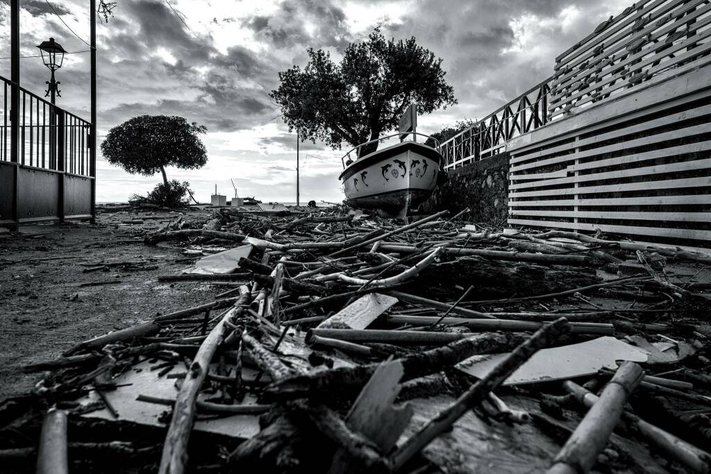 Il fotografo Armando Montella mostra la bellezza e l'abbandono di Erchie