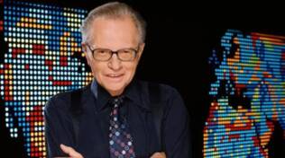 Larry King è morto: il leggendario conduttore americano era ricoverato per Covid