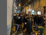 Napoli folla in strada e sui vicoli