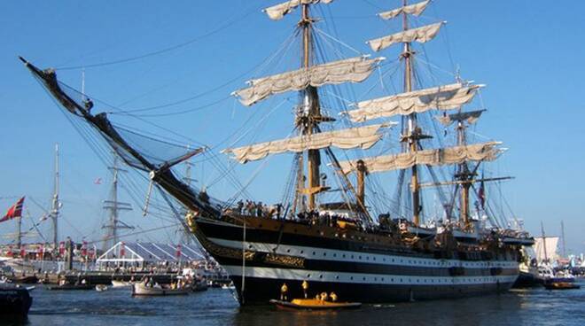 90 anni della \"nave più bella del mondo\". L\'Amerigo Vespucci