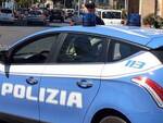 Aggredisce i poliziotti per eludere un controllo a Napoli, 27enne finisce in manette, sequestrata hashish