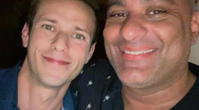 Da Positano alla Florida: il comico Russell Peters nel locale del famoso manager Cosimo Picci 