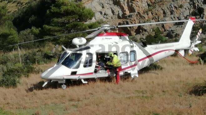 Massa Lubrense, incidenti lungo i sentieri: interventi dell'elisoccorso al San Costanzo ed alla Baia di Ieranto