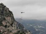 Positano: lavori con il supporto degli elicotteri