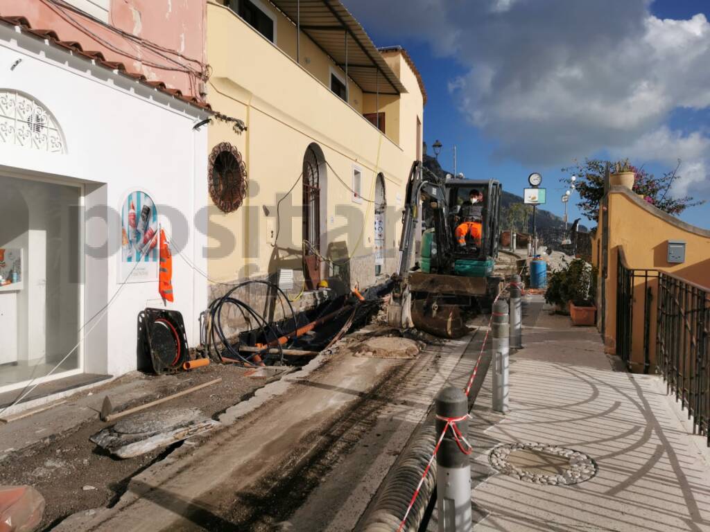 Positano, proseguono con celerità i lavori in Via Cristoforo Colombo