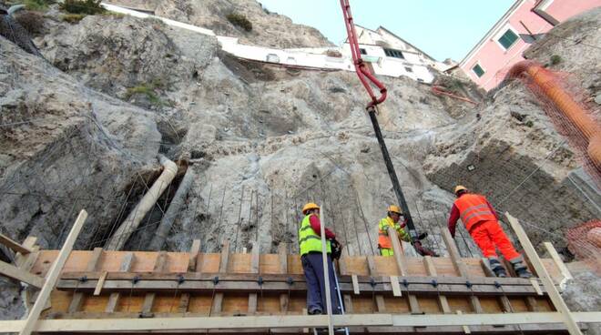 Amalfi: in corso la seconda gettata di calcestruzzo sul luogo della frana