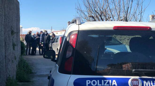 Abusivismo, sospese le operazioni di demolizione di una casa a Forio d'Ischia. La proprietaria sospetto caso covid