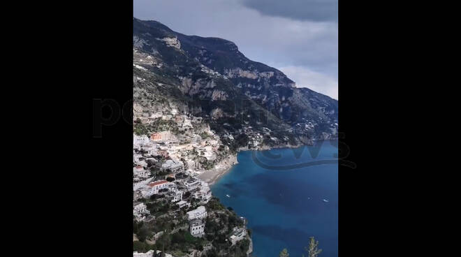 La zona rossa non oscura la bellezza e la magia di Positano