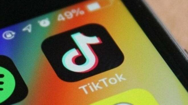 Tik Tok introduce due nuove funzioni contro molestie e bullismo