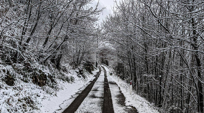 Tramonti, neve al valico