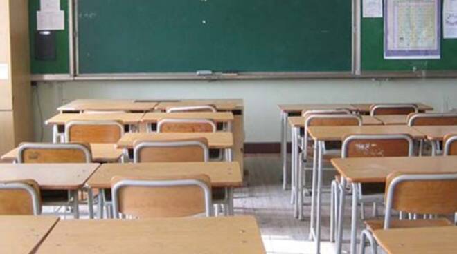 Scuola, arrestate due insegnanti a Pompei per concorsi truffati