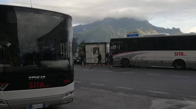 Castiglione di Ravello, autobus Sita fermi per oltre un'ora. Disagi per gli utenti