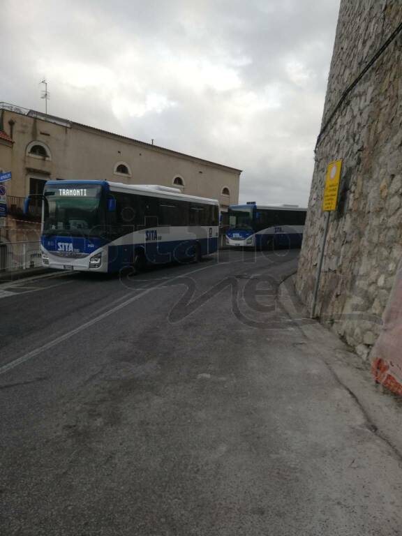 Castiglione di Ravello, autobus Sita fermi per oltre un'ora. Disagi per gli utenti