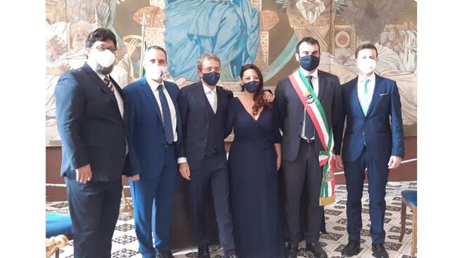 Amalfi, matrimonio di due dipendenti del comune di Sorrento. Presente il sindaco Massimo Coppola