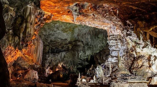 Anche i non udenti potranno visitare le Grotte di Pertosa ed Auletta grazia ad una videoguida LIS 