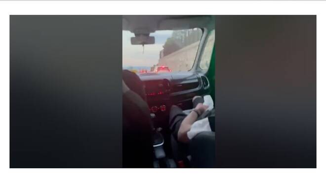 Traffico a Sorrento finge malore  video tik tok