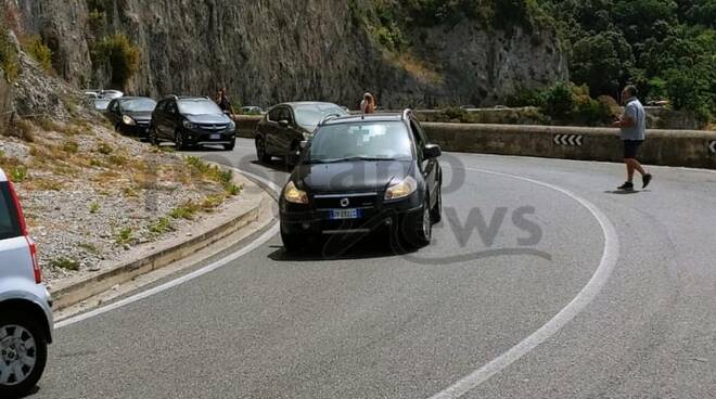 Traffico in Costiera Amalfitana: auto paralizzate da Salerno e Cetara in direzione Maiori