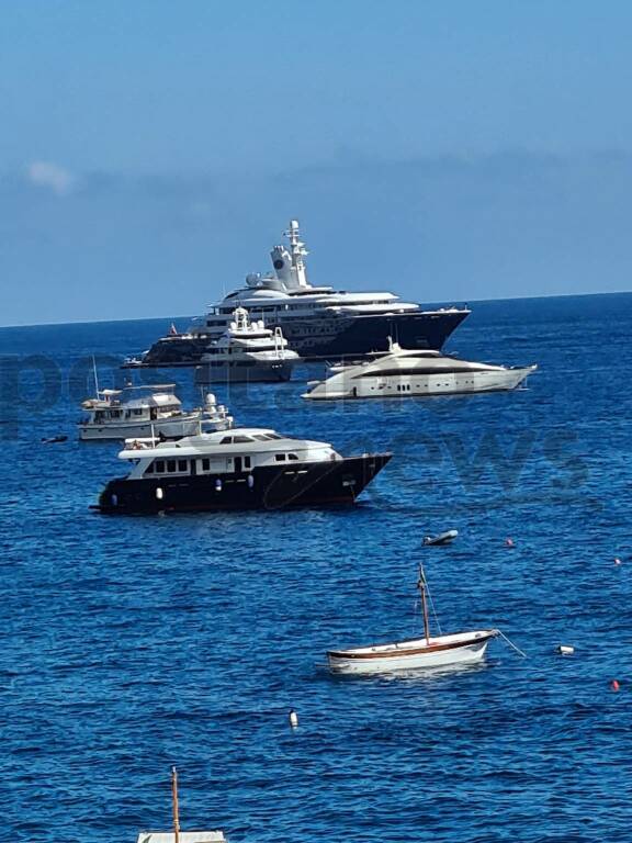 A Positano arriva Al Mirqab, lo yacht dello sceicco del Quatar