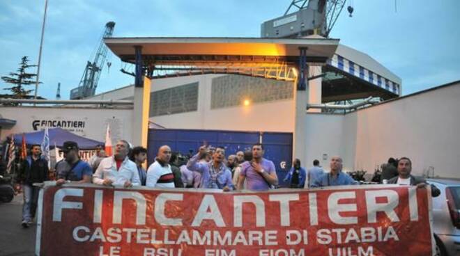 Castellammare di Stabia, venerdì 30 luglio gli operai Fincantieri ritornano in piazza: «La città ci sostenga»