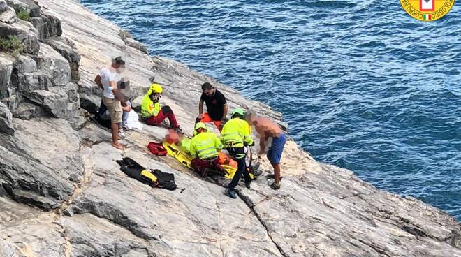 Incidente tra Maiori e Minori: uomo elitrasportato in condizioni critiche all'ospedale Ruggi di Salerno