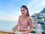 La giovane webstar Maryna si rilassa a Positano