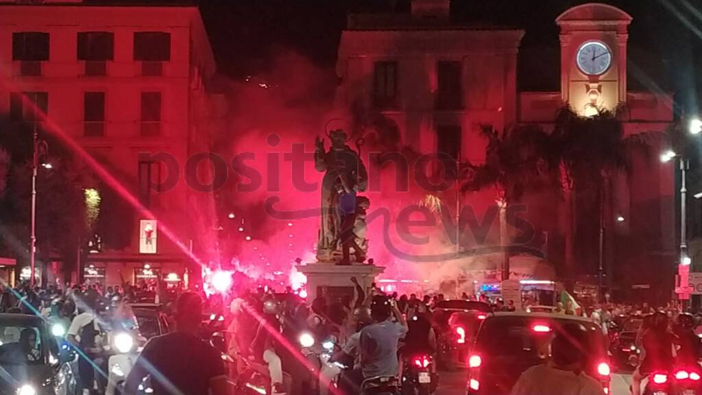 Sorrento, festeggiamenti: gioia infinita per le strade per l'Italia in finale