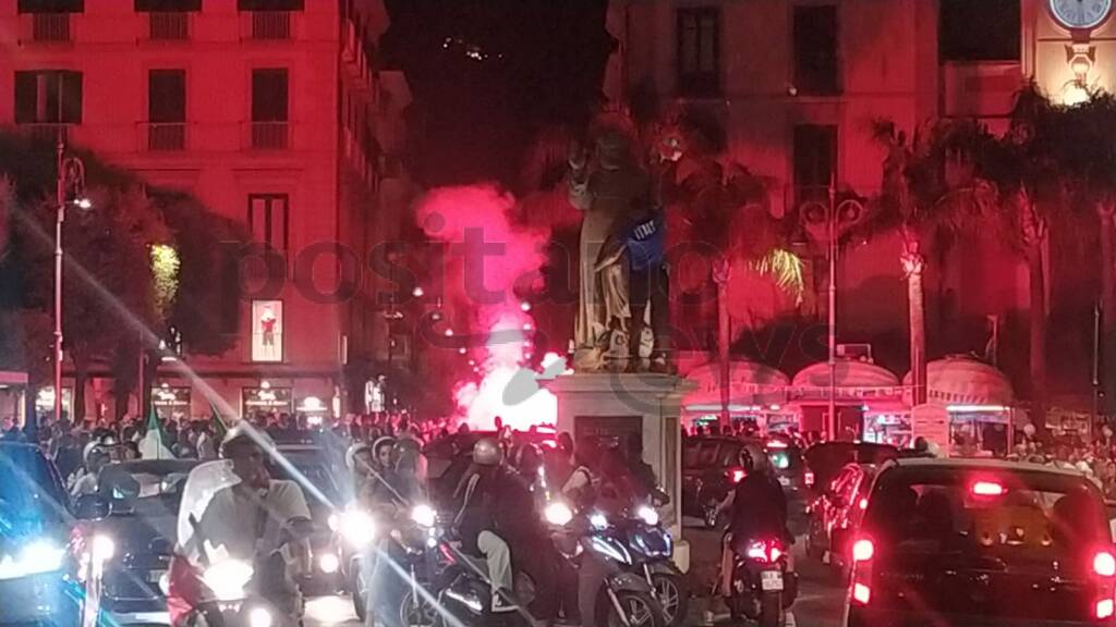 Sorrento, festeggiamenti: gioia infinita per le strade per l'Italia in finale