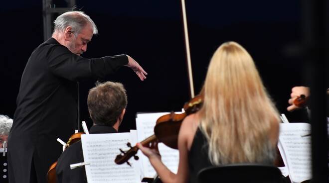 Il bis di Gergiev chiude la stagione sinfonica del Ravello Festival. In platea ad applaudirlo Alessandro Baricco