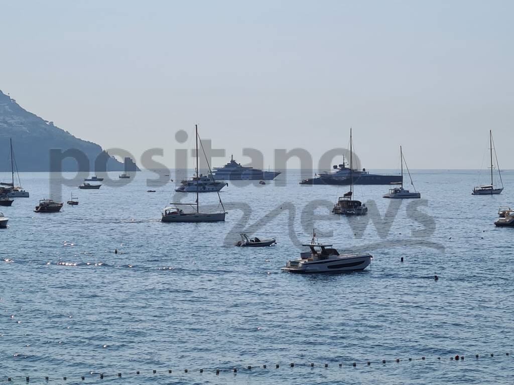 Il suono delle barche saluta la Madonna di Positano