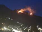 Incendio a Positano vigili del fuoco a Nocelle 